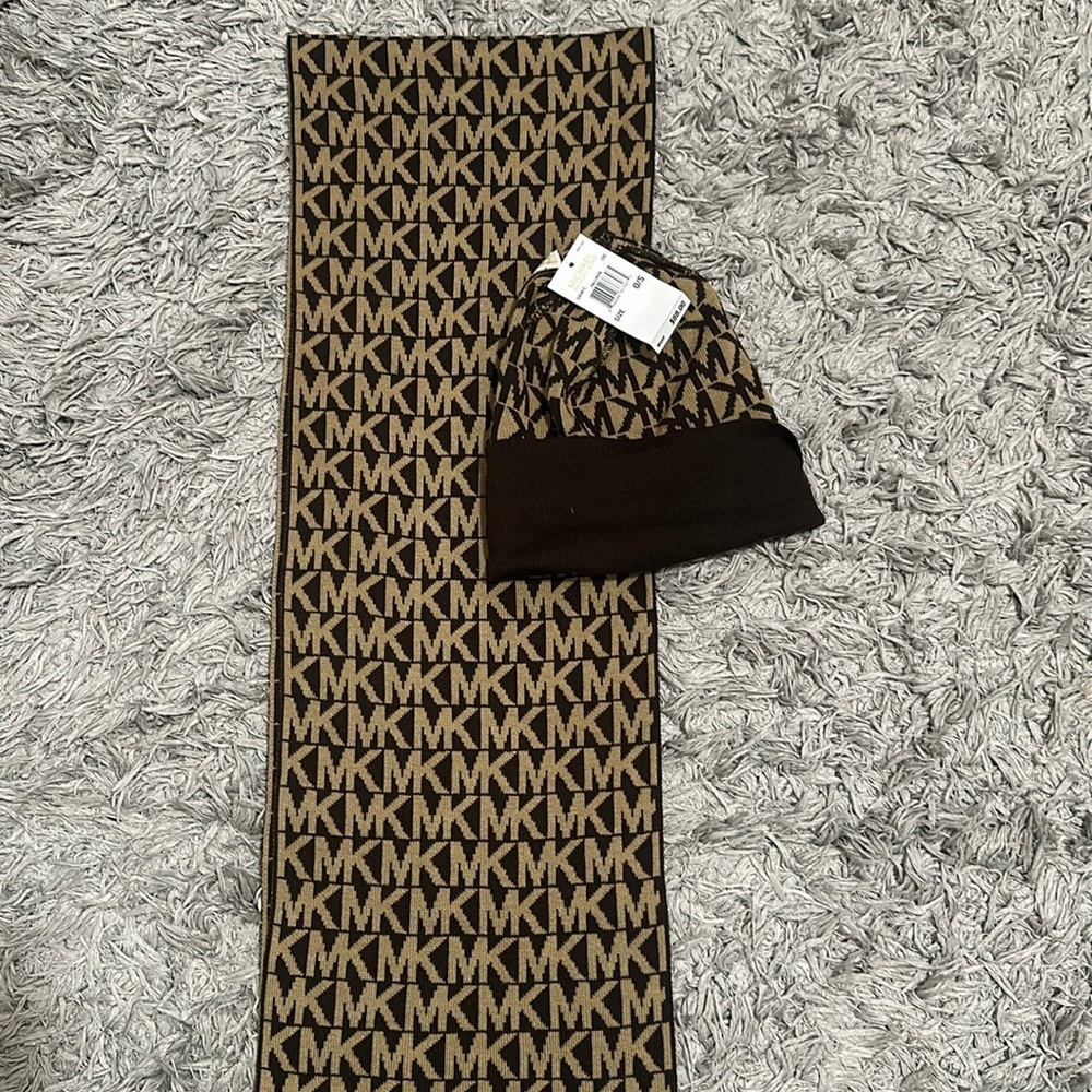 MICHAEL KORS Scarf & Hat Sweater Material Brown/Tan Size Small